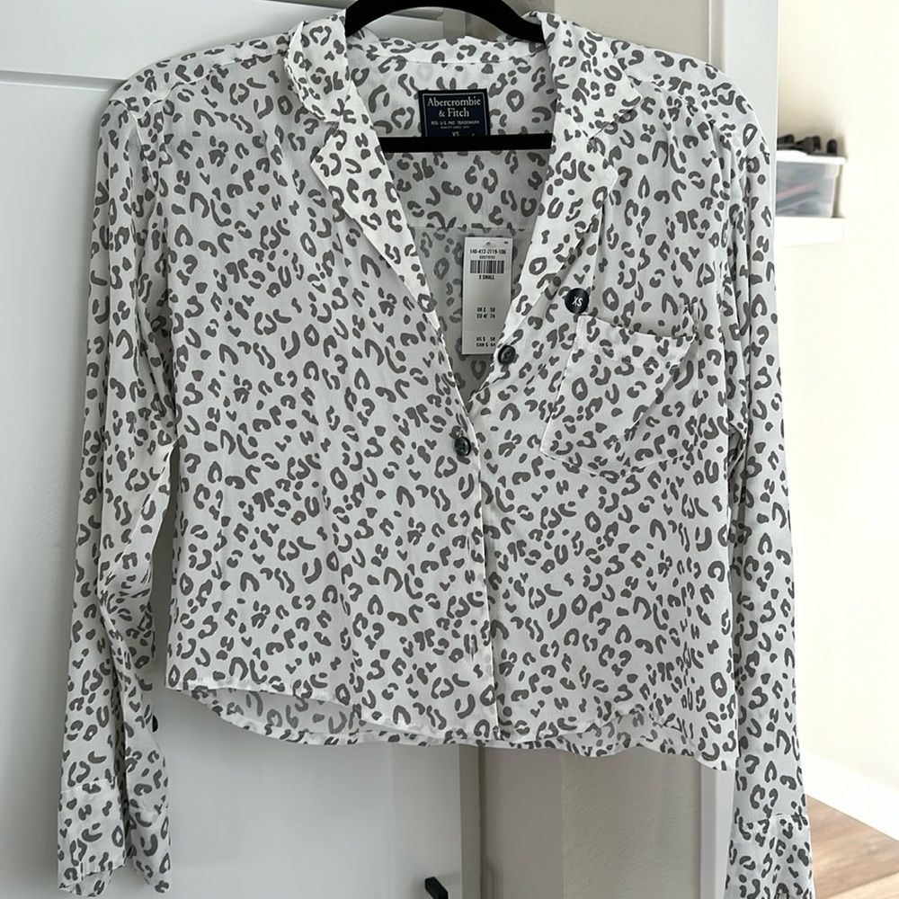 NWT Abercrombie & Fitch Button Down Leopard Print Top